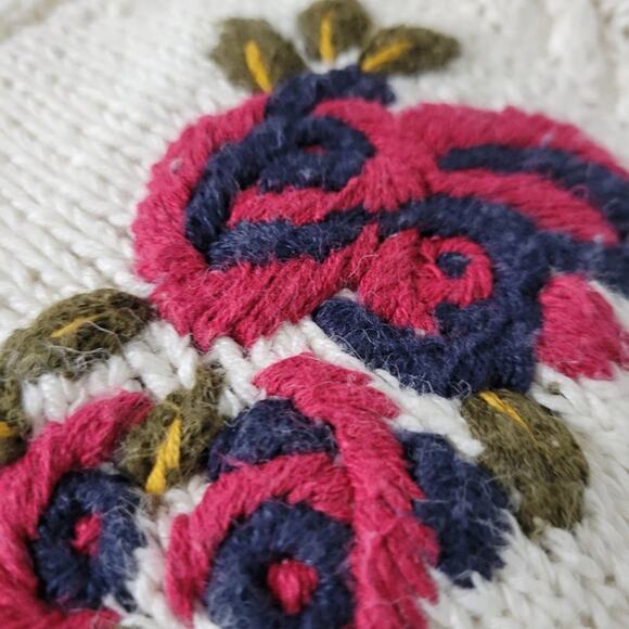 Vintage American Eagle Chunky Sweater White HandKnit Fisherman Floral Size Large - Picture 7 of 15